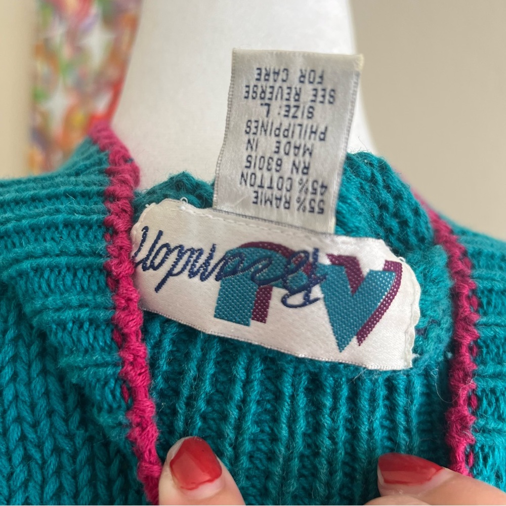 Vintage Patterned Winter Sweater - image 3